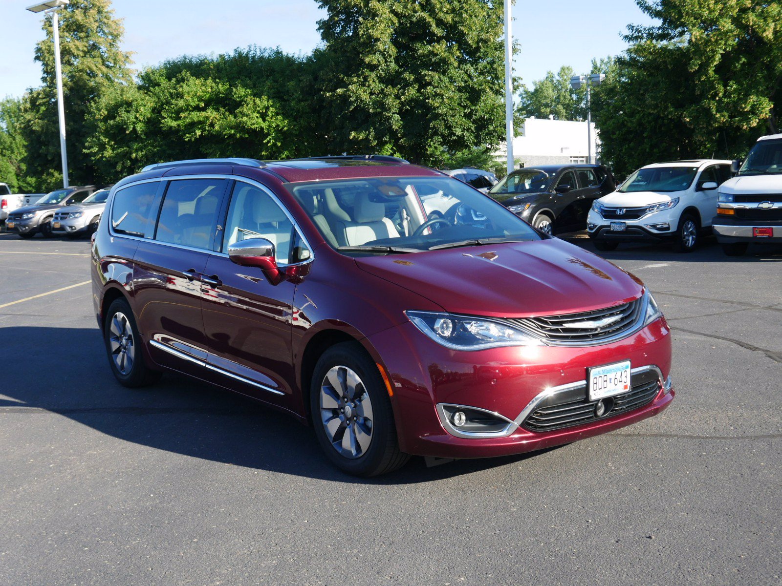 Pre-Owned 2018 Chrysler Pacifica Hybrid Limited Mini-van, Passenger in